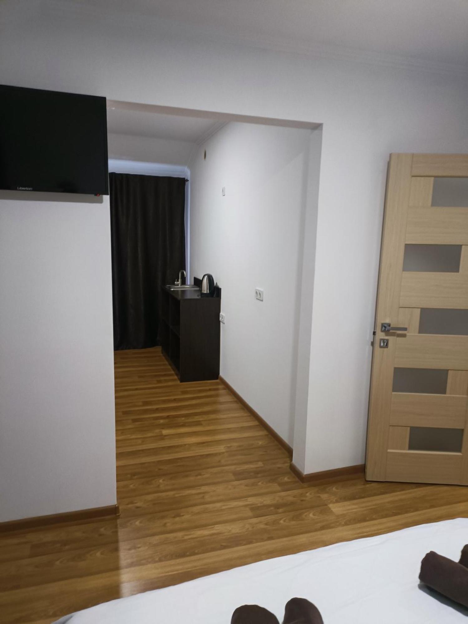 Mirage Hotell Tjernivtsi Exteriör bild