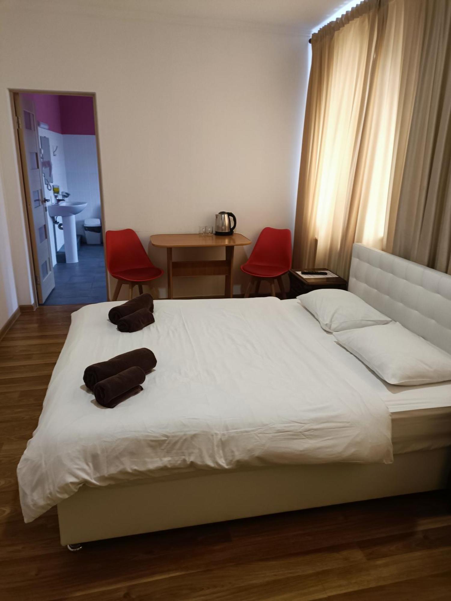 Mirage Hotell Tjernivtsi Exteriör bild