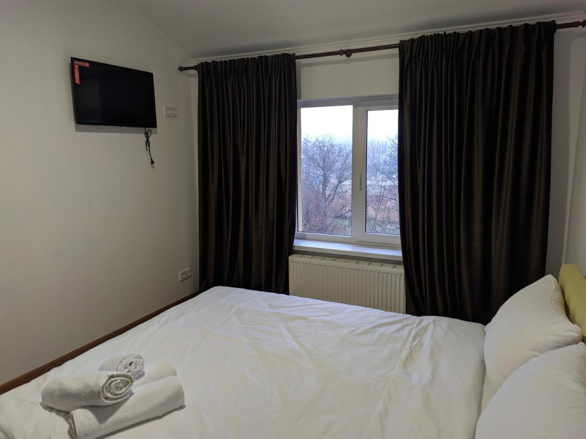 Mirage Hotell Tjernivtsi Exteriör bild